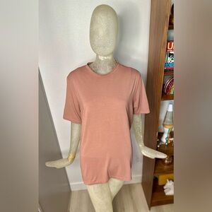 Vuori Men's Strato Tech Crew Neck T-Shirt. Size Medium